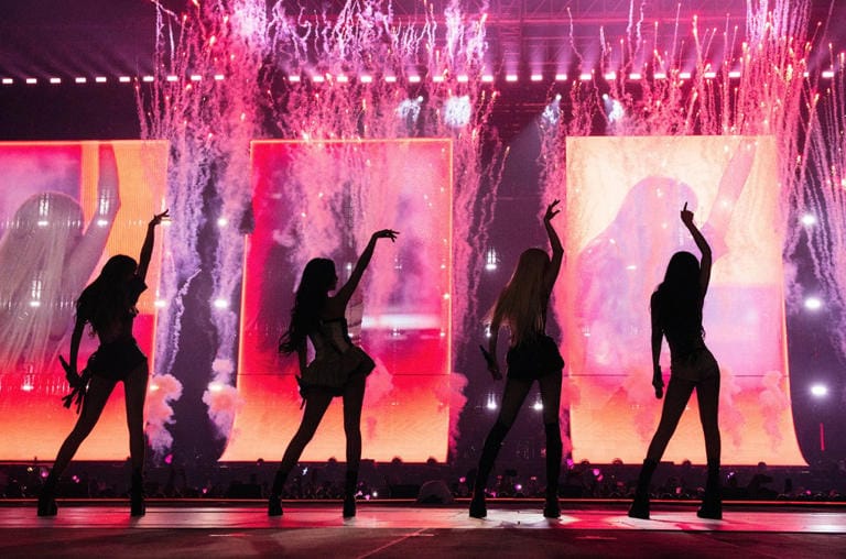 BlackPink: repetition. Lai Yin: installation.
